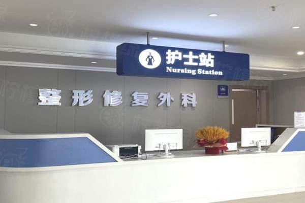 成都現(xiàn)代整形醫(yī)院哪位醫(yī)生可以做腹壁整形：李獻(xiàn)和|劉黎明等三位醫(yī)生技術(shù)可靠