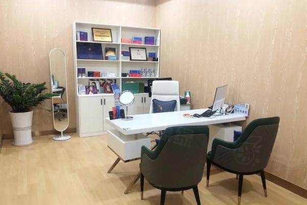 欽州華美醫(yī)療美容門(mén)診部問(wèn)診室