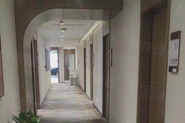 貴陽華美紫馨整形美容醫(yī)院走廊2