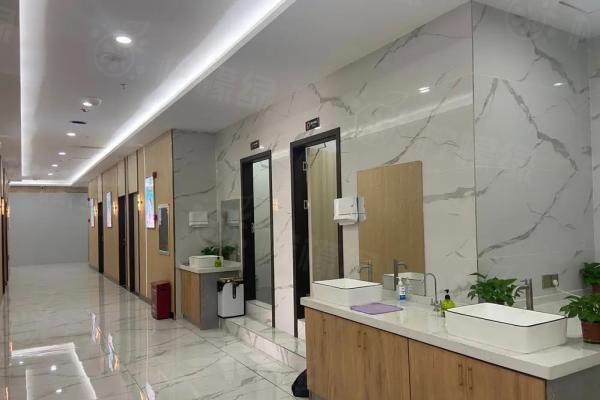 欽州華美醫(yī)療美容門(mén)診部大廳