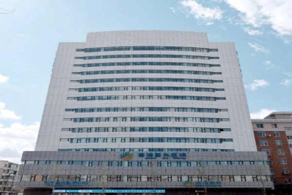 長(zhǎng)春普瑞眼科醫(yī)院近視眼手術(shù)價(jià)格:蔡司半飛秒8900元+/晶體植入28800元+