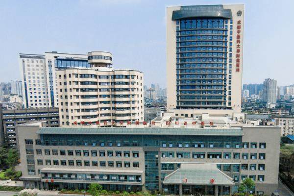 成都中醫(yī)藥大學(xué)附屬醫(yī)院眼科價(jià)格表：近視眼手術(shù)13300起/白內(nèi)障5200起