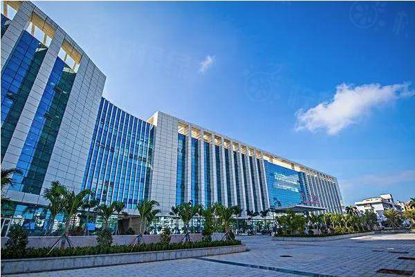 海南省人民醫(yī)院眼科價格表：近視手術(shù)12700起/白內(nèi)障手術(shù)4300起