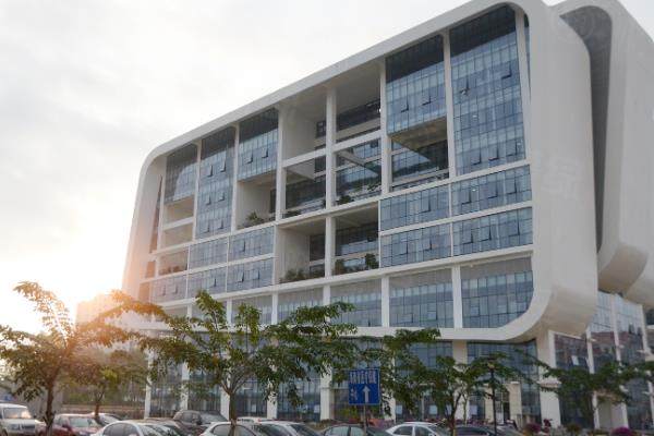 海南省眼科醫(yī)院價格表：近視11600起/青光眼2400起/白內(nèi)障4400起