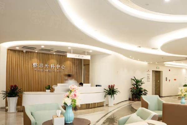 重慶星榮整形醫(yī)院正規(guī)嗎?是技術好的正規(guī)3級整形醫(yī)院,附醫(yī)院地址www.sanboo.cn