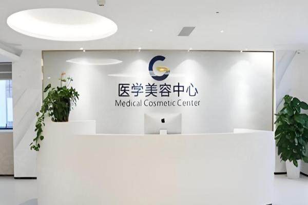 余文林做唇裂修復(fù)怎么樣?擅長(zhǎng)二期修復(fù)且疤痕隱形口碑好,在廣州高尚坐診okostu.com