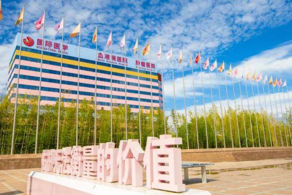 楊萬忠醫(yī)生做的鼻子穩(wěn)固嗎？很穩(wěn)固隨便揉，附技術優(yōu)勢/價格/評價參考！2