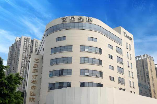 重慶藝星朱家旭隆鼻怎么樣？20年0失敗+媽生鼻技術(shù)，看完案 例我沖了！2